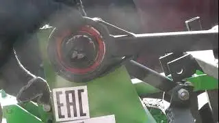 Ремонтирую и настраиваю картофелекопалку.