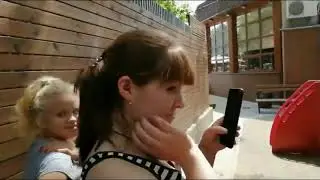 На детской площадке у кафе / В игромании 