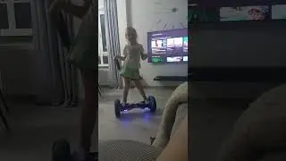 Милана на гироскутере! Танцует !
