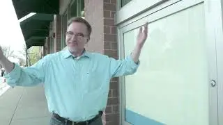 Neil Steinberg tries out Limebike