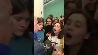Киселев приехал в МГУ, и его забатлила студентка