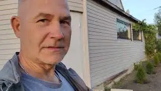Ломали старый забор и согнули арматурину. Силачи однако)))