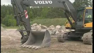 How to use the universal quick fit on a Volvo Wheeled Excavator (Part 14 of 16)
