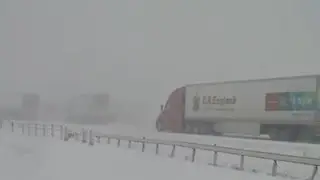 Car Pileup in Wyoming Blizzard 17 04 2015