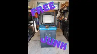 Free Busted Up Arcade Machine Pick Up. Let's see if anything is good on this thing.