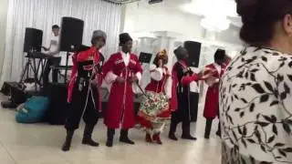 АФРИКАНЦЫ ПОЮТ НА АРМЯНСКОМ-- АРА ВАЙ ВАЙ, ДЖАН БАЛЕС БАЛЕС... СУПЕР !!!