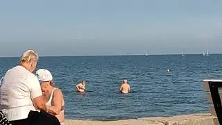 Подглядываем на пляже