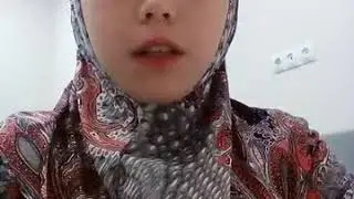 Самира читает суру Ихлас кульху ва Аллаху ахад. Коран.