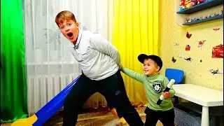 Андрей как  ПОЛИЦЕЙСКИЙ следит за ПОРЯДКОМ. Влад  снимает в LIKEE.