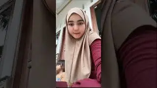 Beautiful sister is feeding her nephew, it's cool to see her🇮🇩👍