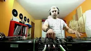 Poniendo temazos del 2000 en directo