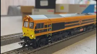 Class 66 RRF tractant un convoi de wagons mixtes