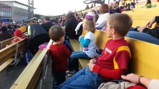 Kids singing 