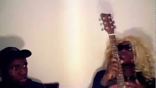 Taylor Swift Sings Happy Birthday