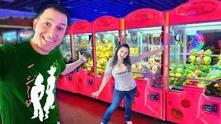 We played EVERY claw machine at this Arcade!