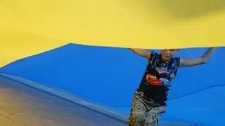 Спуск Украинского флага в Донецке.