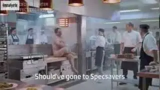 Sauna yerine mutfağa girdi ama istifini hiç bozmadı