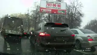 Бычёк буксирует  ГАЗель , а  тут  мерин S500 .