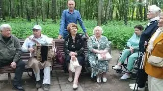 Песни Измайловского пятачка. "Я акация" Играет Ю.С. Свирин.