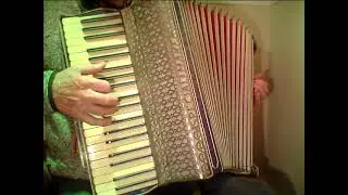 La Foule, Piaf song on accordion