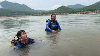 วินานทีคนขับรถเก๋งลงน้ำโขงชุดประดาน้ำระดมกำลังค้นหาโขงยังไม่พบ