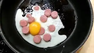 Готовлю яичницу.