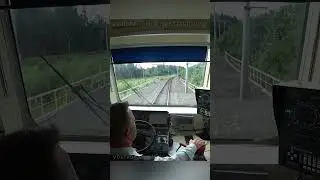 Maintaining speed on an ED9M electric train 