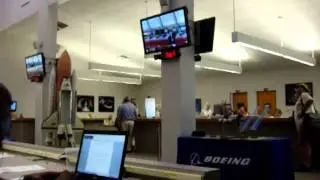 Dentro del centro de prensa, a minutos del despegue de STS-133 Discovery - programaespacial.com