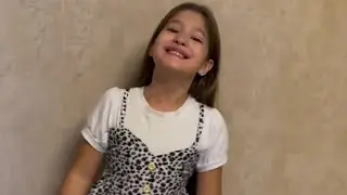 Девочка очарует Вас своим голосом