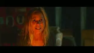 Lights Out (2016) - Sophie confronts Diana