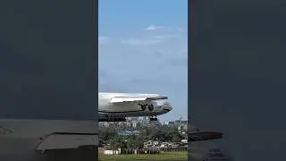 Giant of the Skies: The massive Antonov An-124 cargo plane touches down at Mumbai's #antonov124