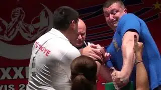 Ferid Osmanli Vs Andrey Pushkar (XXI European Armwrestling Championship Antalya Turkey 2011)