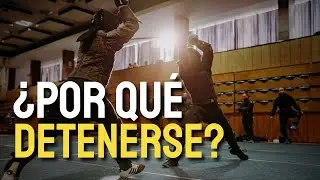¿Por qué en esgrima se detienen con cada golpe? y... ¿Si no lo hicieran?