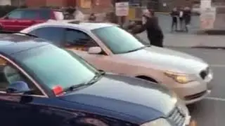 Road Rage, Baseball Bat Fight in Flushing, NYC, Car Hit man and Crashed into Bakery 法拉盛，纽约