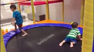 lompat - lompat sama lempar bola | area bermain anak anak
