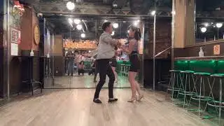 Ryu & Shaoyi Salsa On2 Lesson @El Cafe Latino