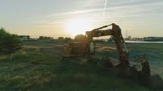Romantischer Drohnen-Orbit um einen Bagger :D