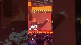 Жуков позвал на сцену Лужников Еву Польну, и она офигела от количества зрителей концерта Руки вверх