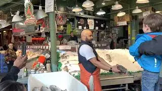 Pike Place Fish Market - EPIC FISH THROW!!