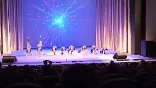 Акробатическое шоу "Егоза" - Яблочко