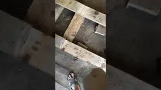Узкоколейка из деревя для транспортировки агрегатов по гаражу )))