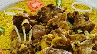 Menu Buka Puasa Bersama Bukan Kambing Guling Sih, Tapi Nasi Mandhi Satu Nampan Nikmatnya Rame Rame