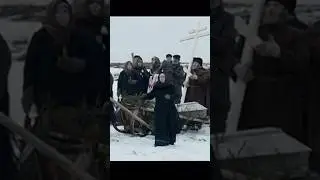 Троцкий рубит кресты на кладбище и убивает крестьян #революциявроссии #троцкий