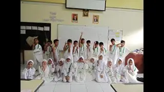 Video Kenang-kenangan Kelas 1D untuk Ustadzah Tercinta