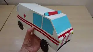 Машина скорой помощи из картона