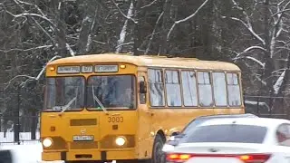 ЛиАЗ-677 в Петербурге в 2021 в виде: Музейный автобус СПб 11-*: ЛиАЗ-677 3003 по №677 (23.12.21)
