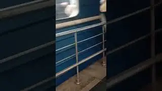 81-717.714 прибывает на станцию "Університет" #metropoliten