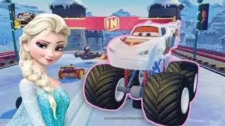 Arabalar Beyaz Şimşek McQueen Elsa ile Karlar Ülkesinde yarışıyor.