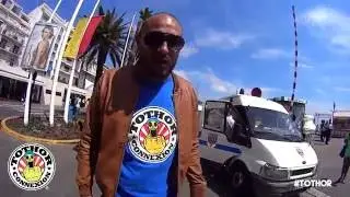 il roule un joint devant les crs et s'incruste dans un bateau - Camera cachée  #Tothor