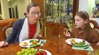 Eleva Saraca in ospetie la Eleva Bogata | Episodul 3